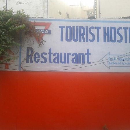 Radiant Ymca Tourist Hostel Varanasi Exterior foto