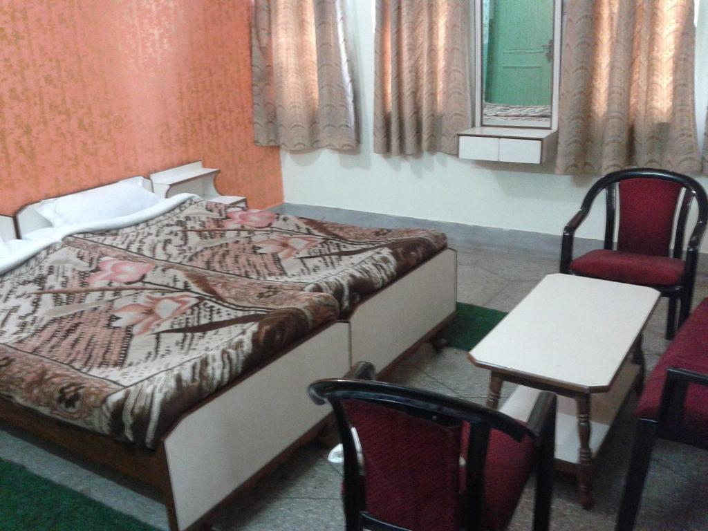 Radiant Ymca Tourist Hostel Varanasi Quarto foto